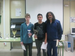 Soufian El Allali y Aarón Quemada con Eloy